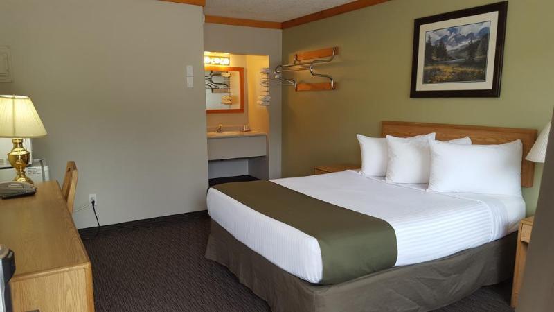 Travelodge By Wyndham Golden Sportsman Lodge Esterno foto