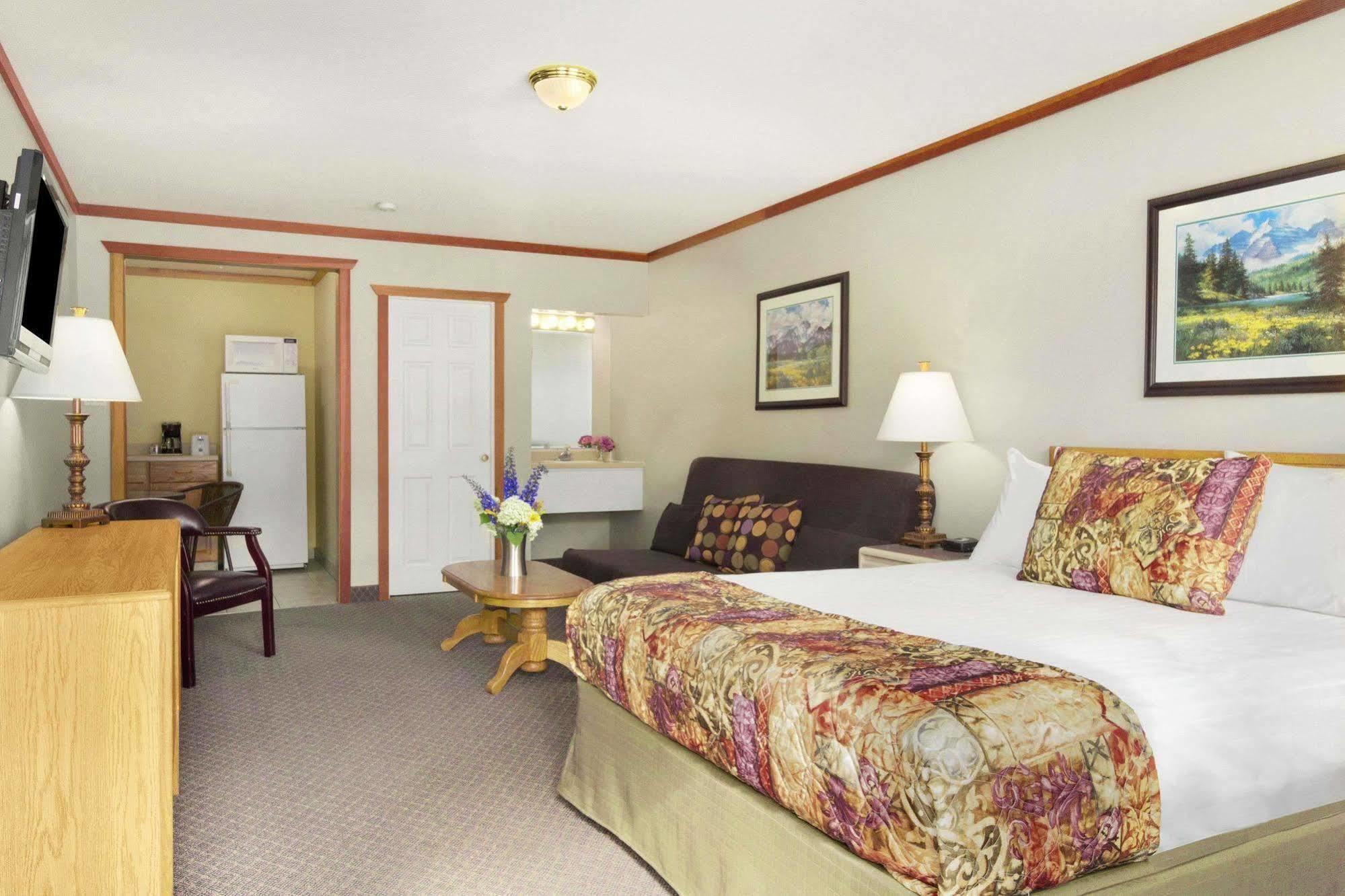 Travelodge By Wyndham Golden Sportsman Lodge Esterno foto