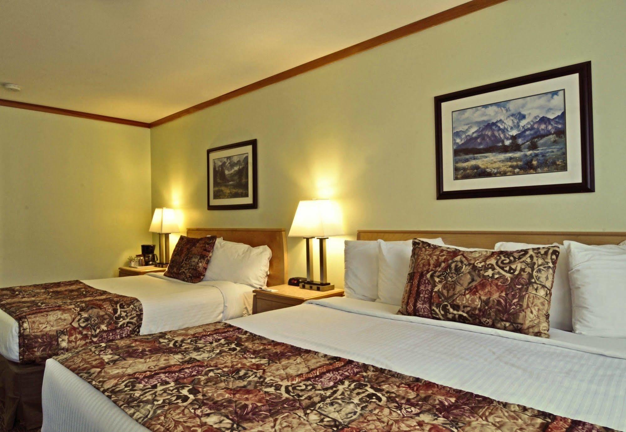 Travelodge By Wyndham Golden Sportsman Lodge Esterno foto