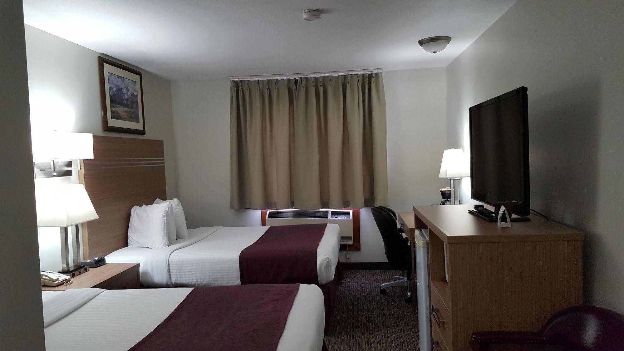 Travelodge By Wyndham Golden Sportsman Lodge Esterno foto